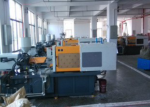 工廠空調(diào)下的智能伴侶 小型補(bǔ)水加濕器——冬補(bǔ)濕夏降溫，廠家直供保健佳品